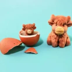 Kläckande Highland Cow ägg