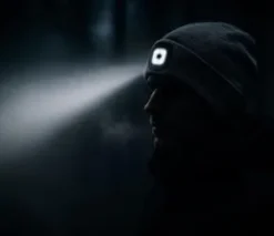 Mössa med integrerad pannlampa