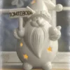 Porslinstomte med LED - Tomteboda