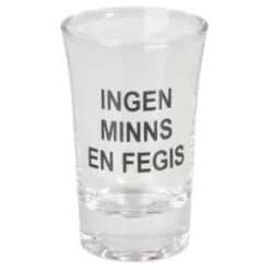 Snapsglas med text (Ingen minns en fegis)