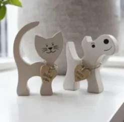Stående katt i trä