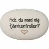 Sten med text "Fjärrkontrollen"