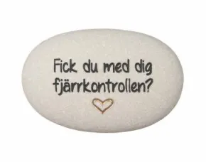 Sten med text "Fjärrkontrollen"